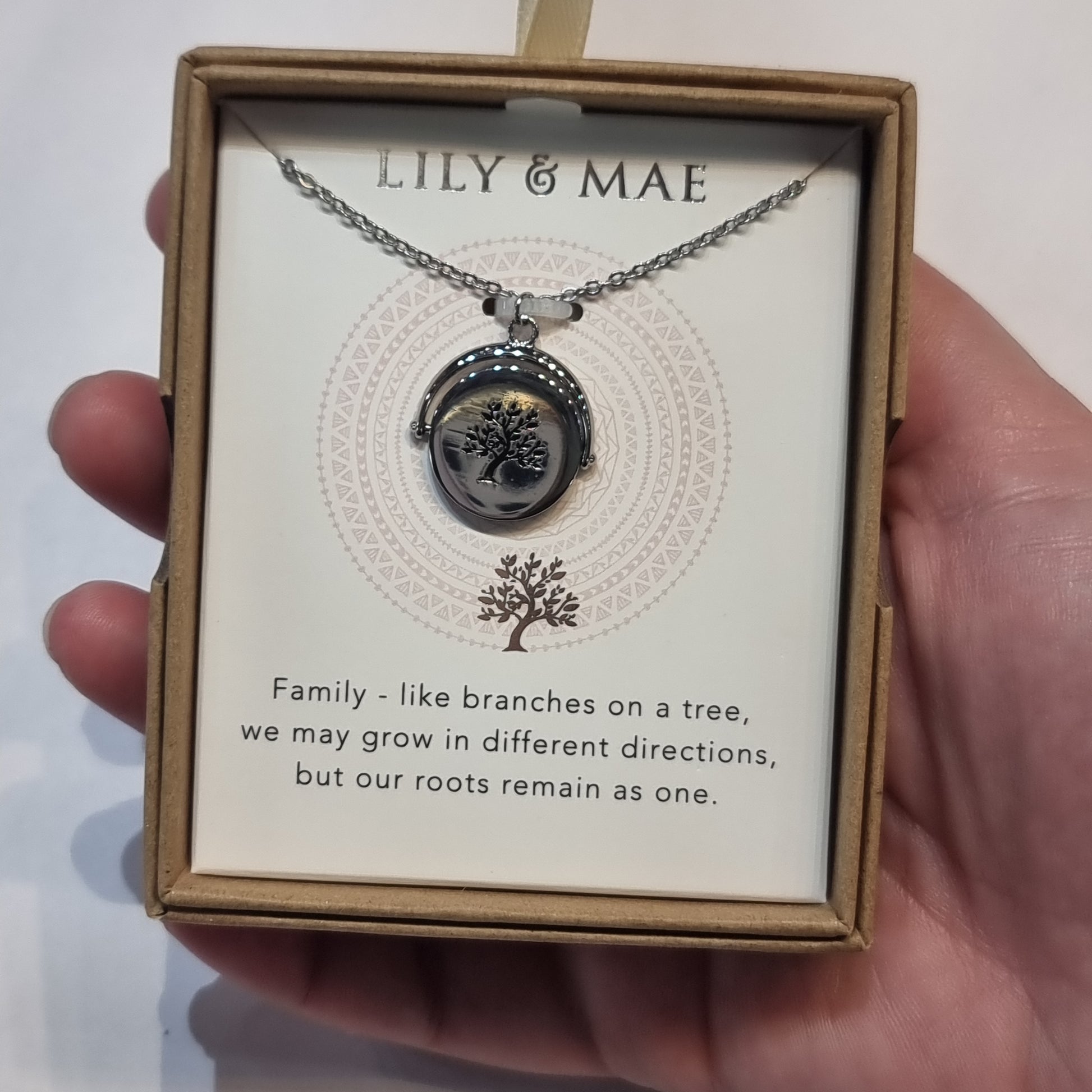 L&M spinning necklace - Family tree - Rivendell Shop