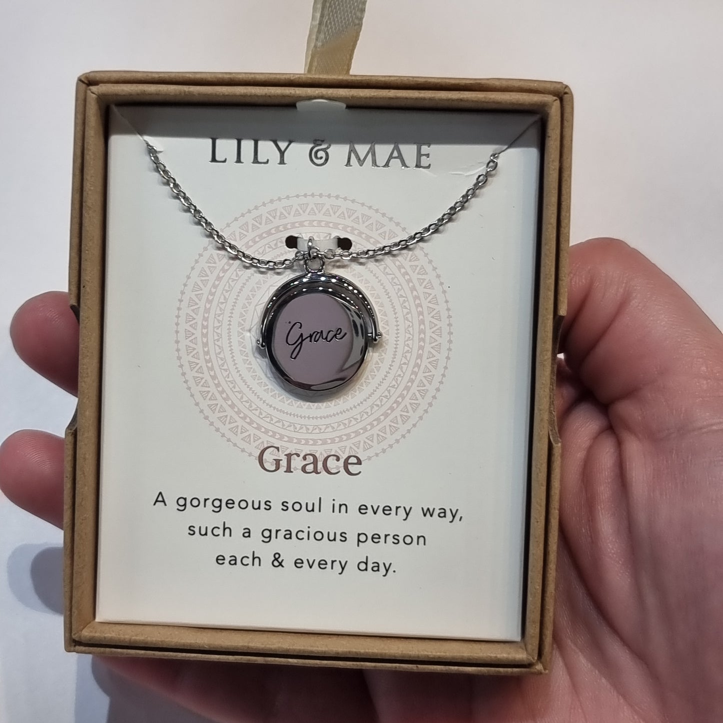 L&M spinning necklace - Grace - Rivendell Shop