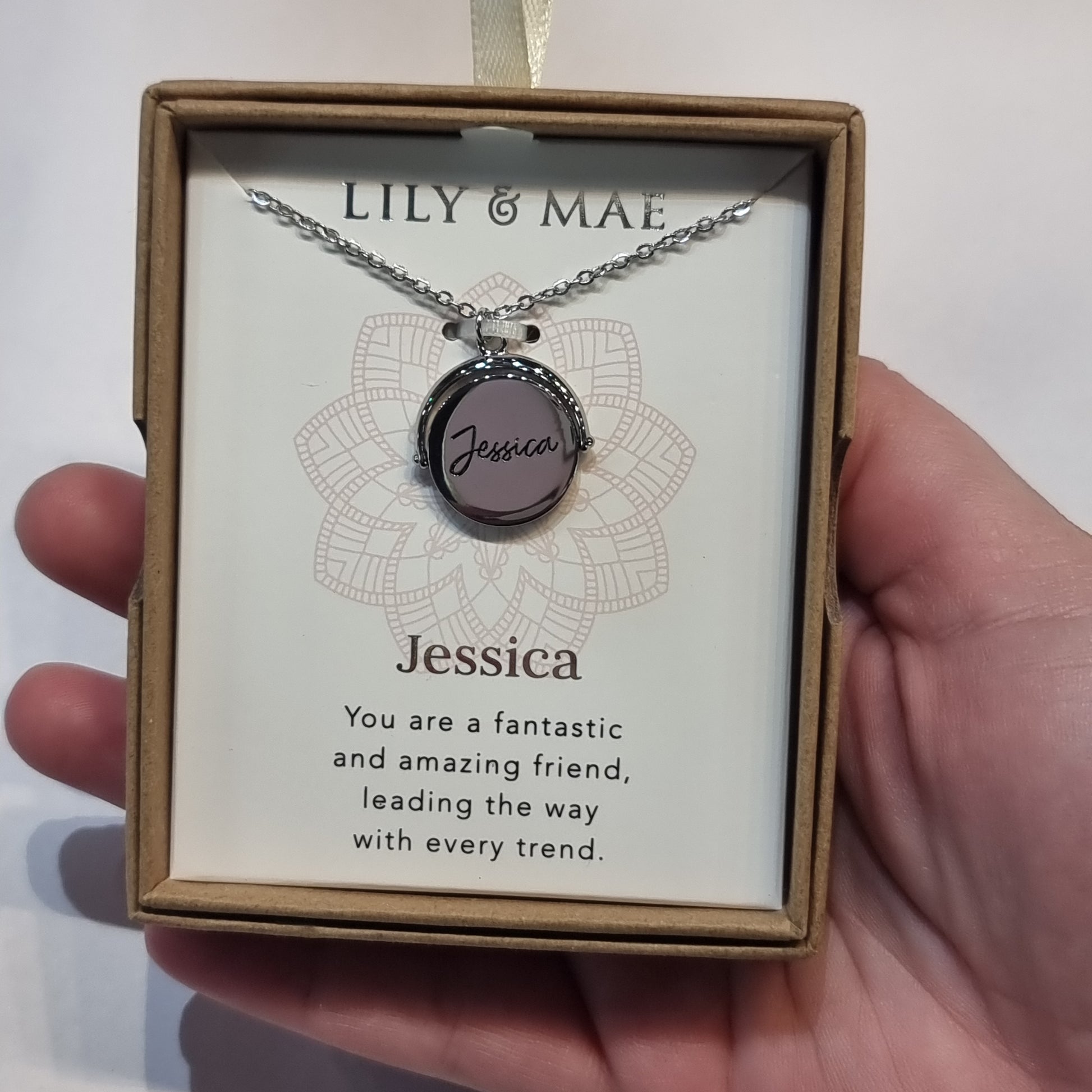 L&M spinning necklace - Jessica - Rivendell Shop