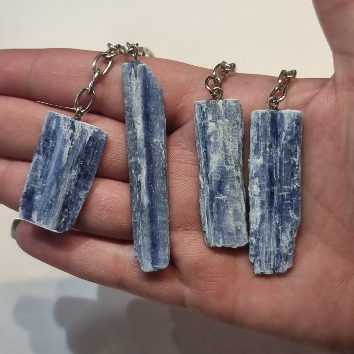 Raw blue kyanite keychain - Rivendell Shop