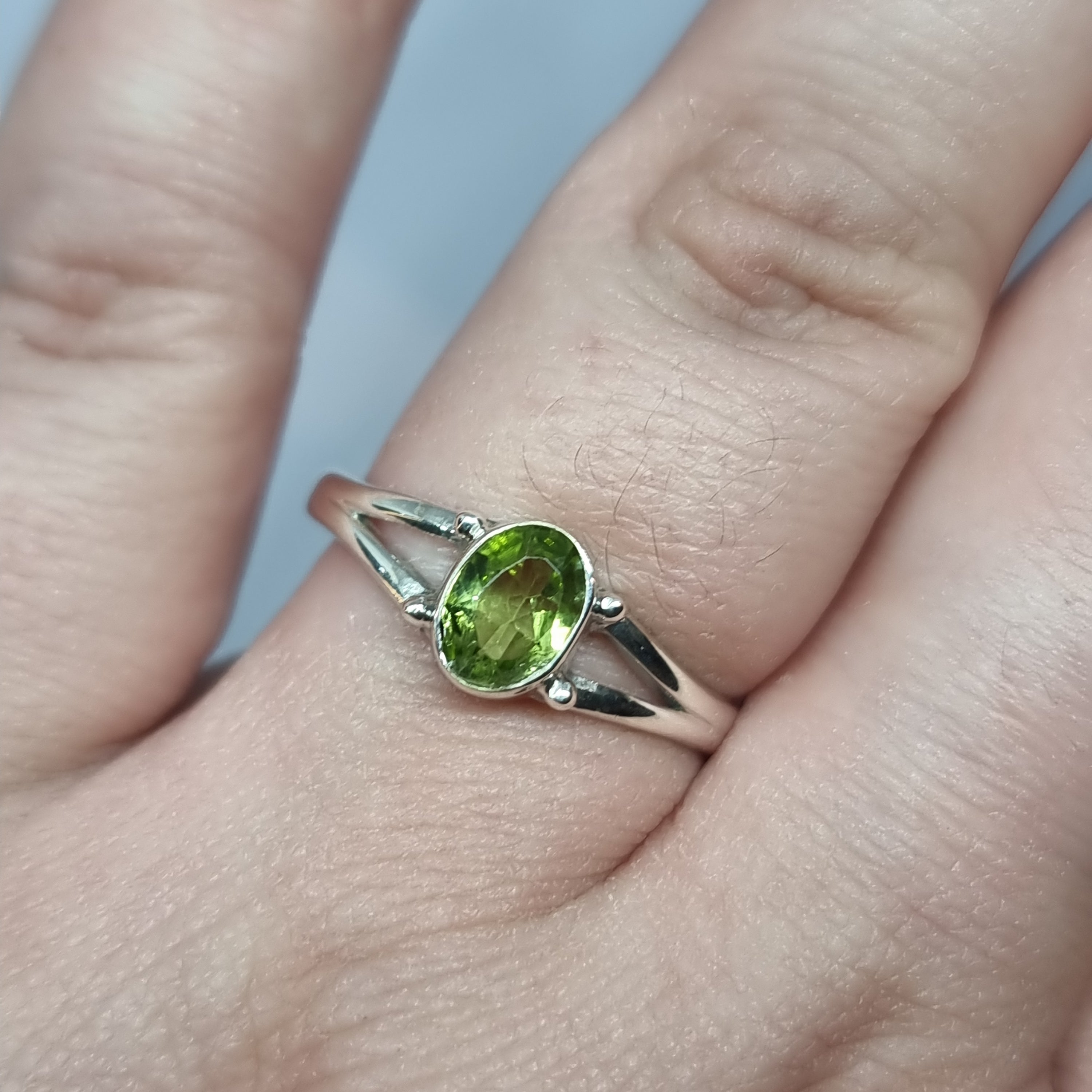 Buy Birth Stone Finger Ring(Peridot Stone) in India | Chungath Jewellery  Online- Rs. 23,390.00