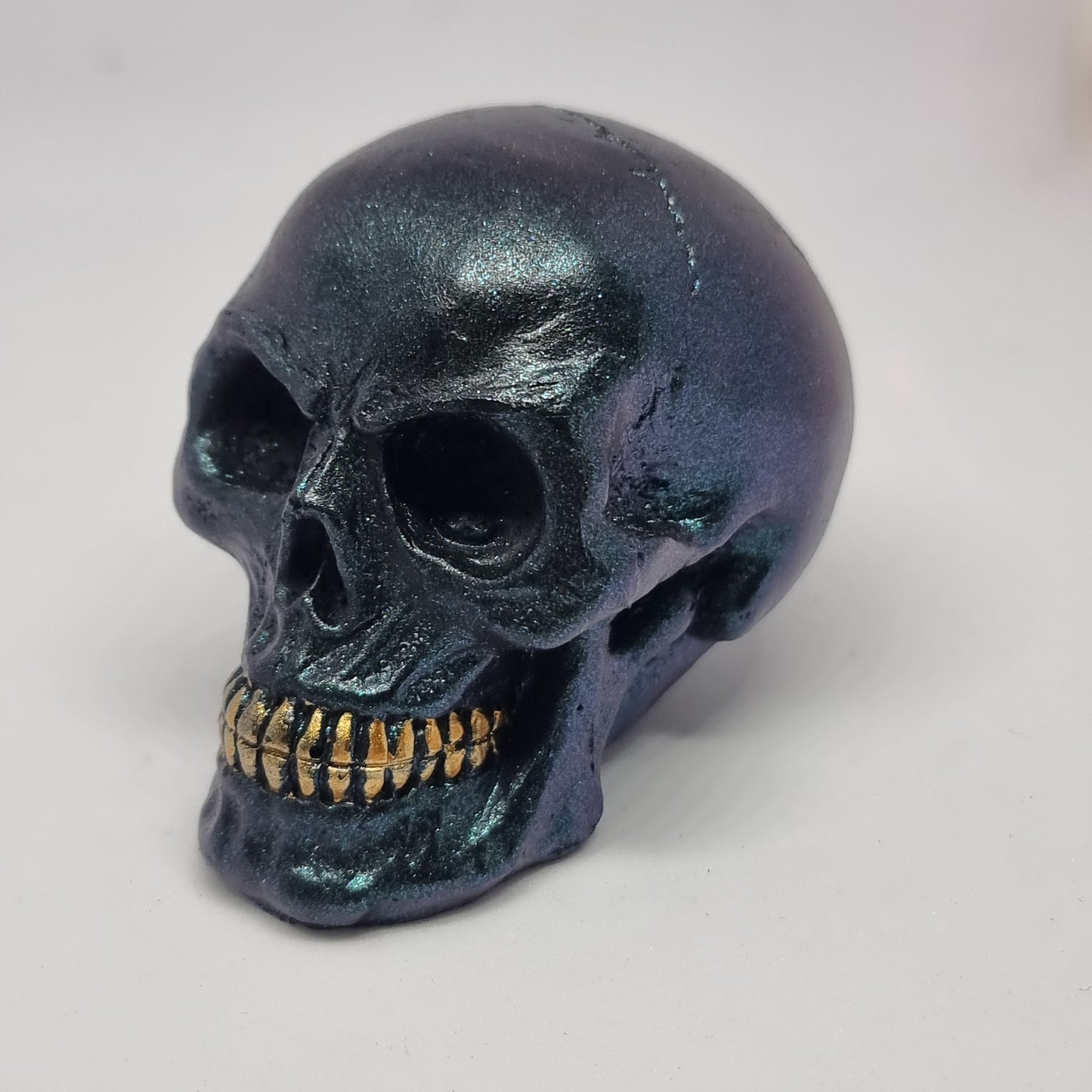 Small iridescent skull – Rivendell Shop