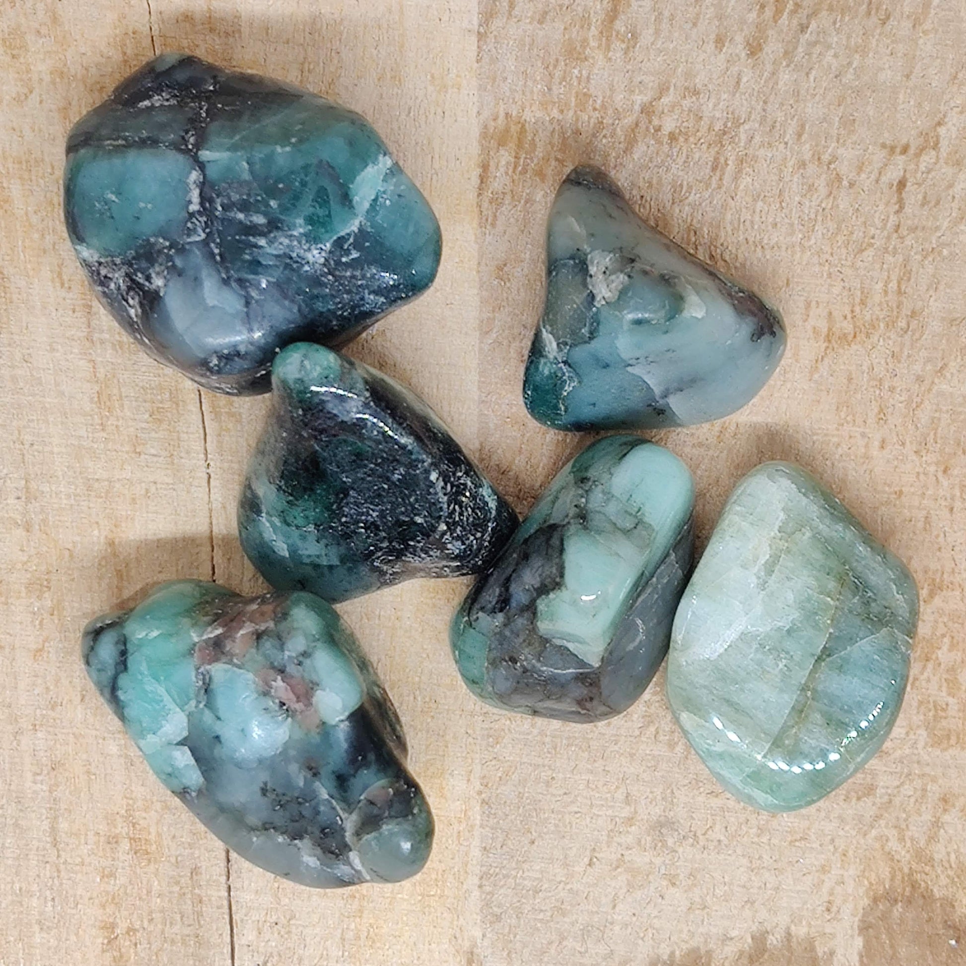 Emerald Tumbled Crystal (Small) - Rivendell Shop
