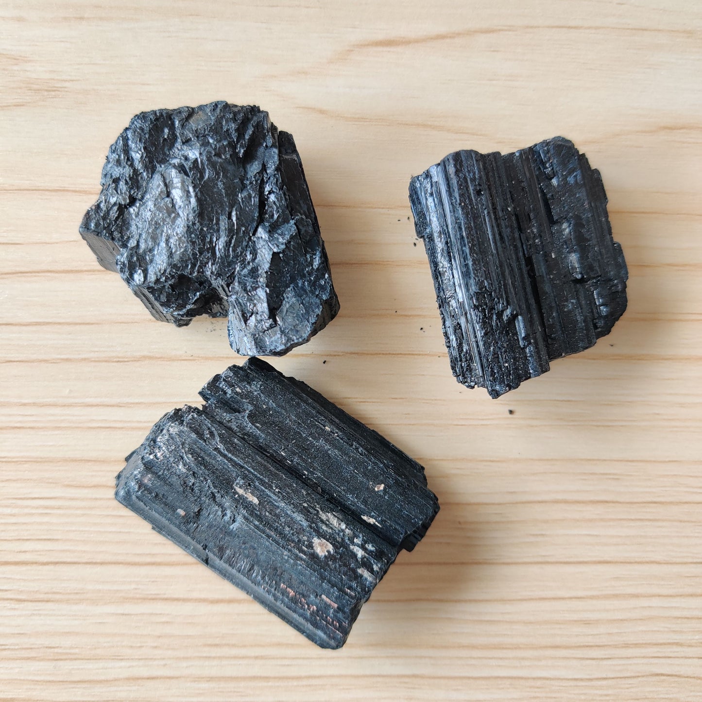 Black Tourmaline Crystal Piece (3-5 cm) - Rivendell Shop