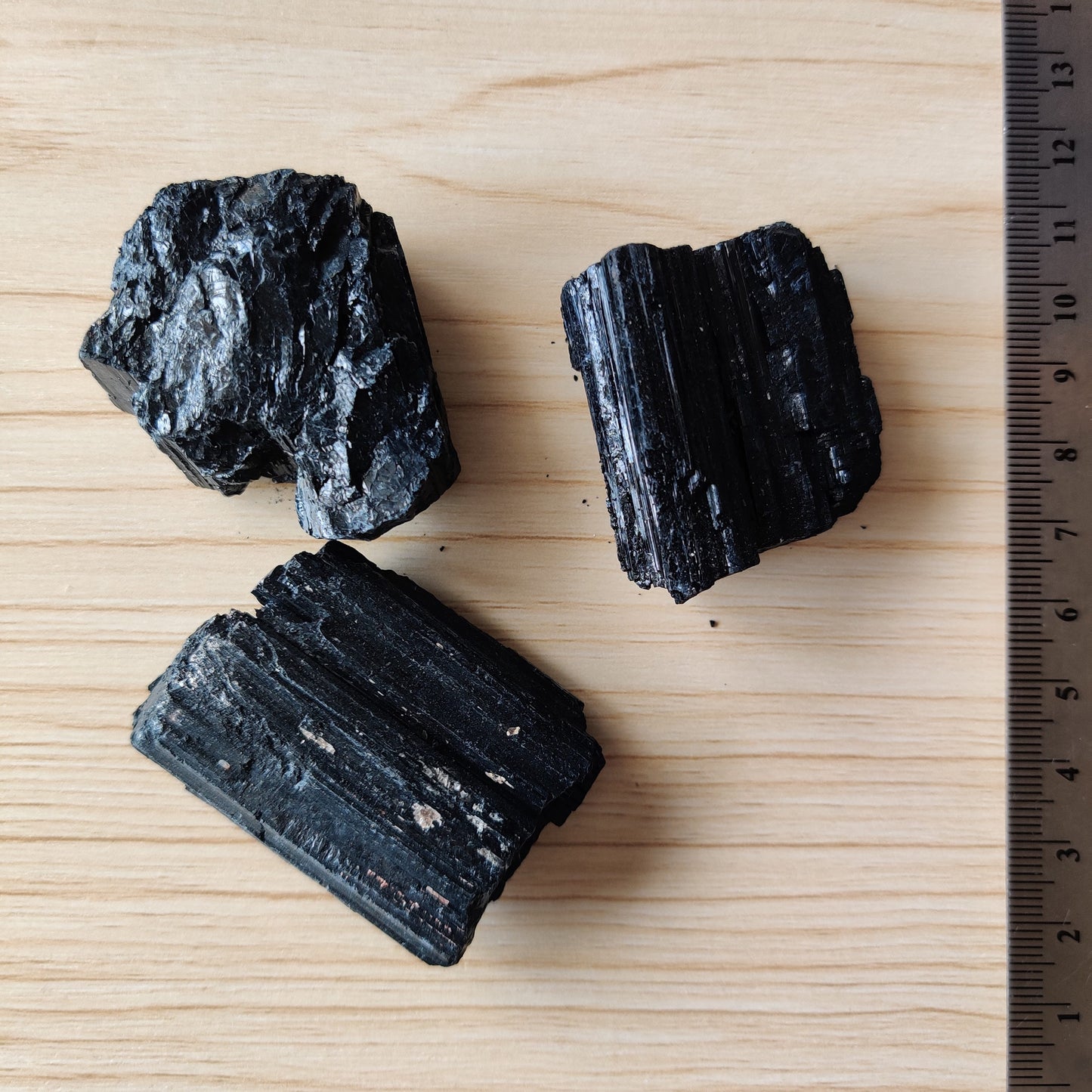 Black Tourmaline Crystal Piece (3-5 cm) - Rivendell Shop