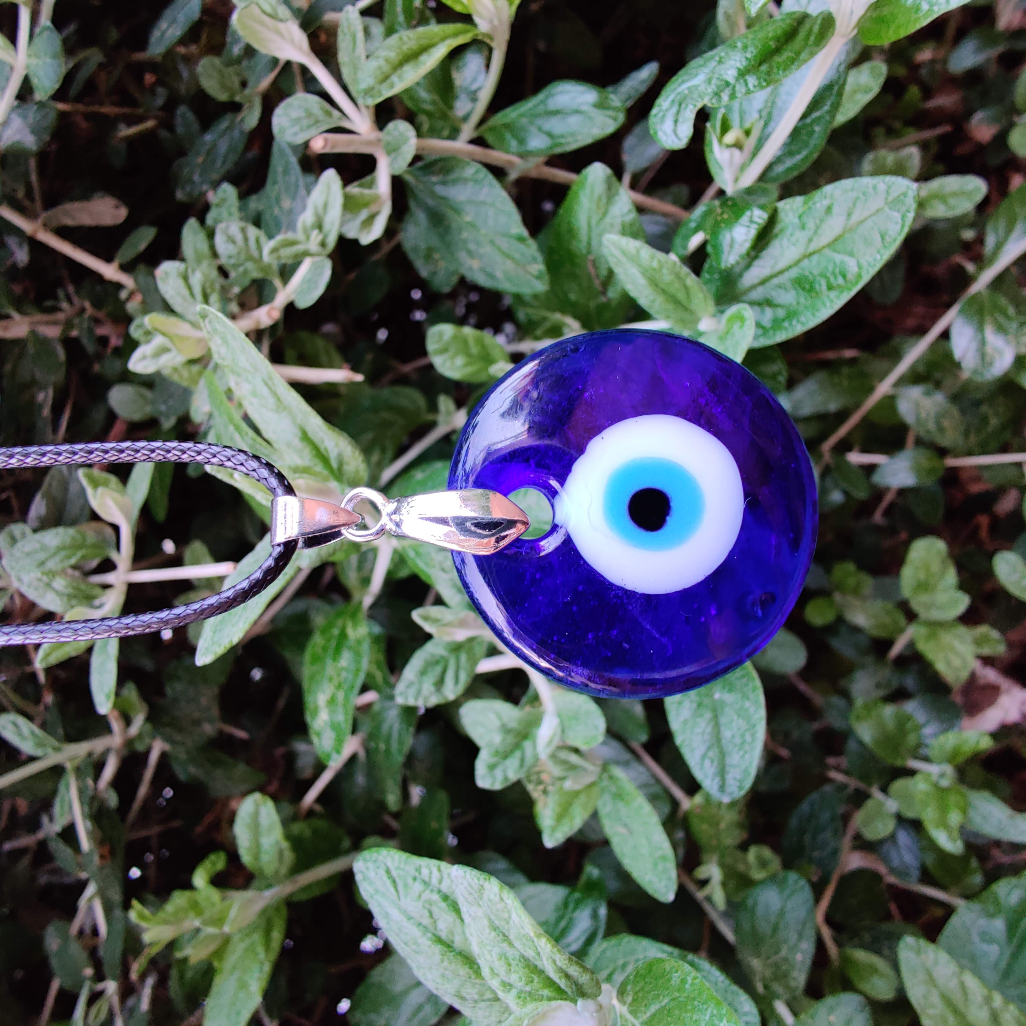 Eye pendants store