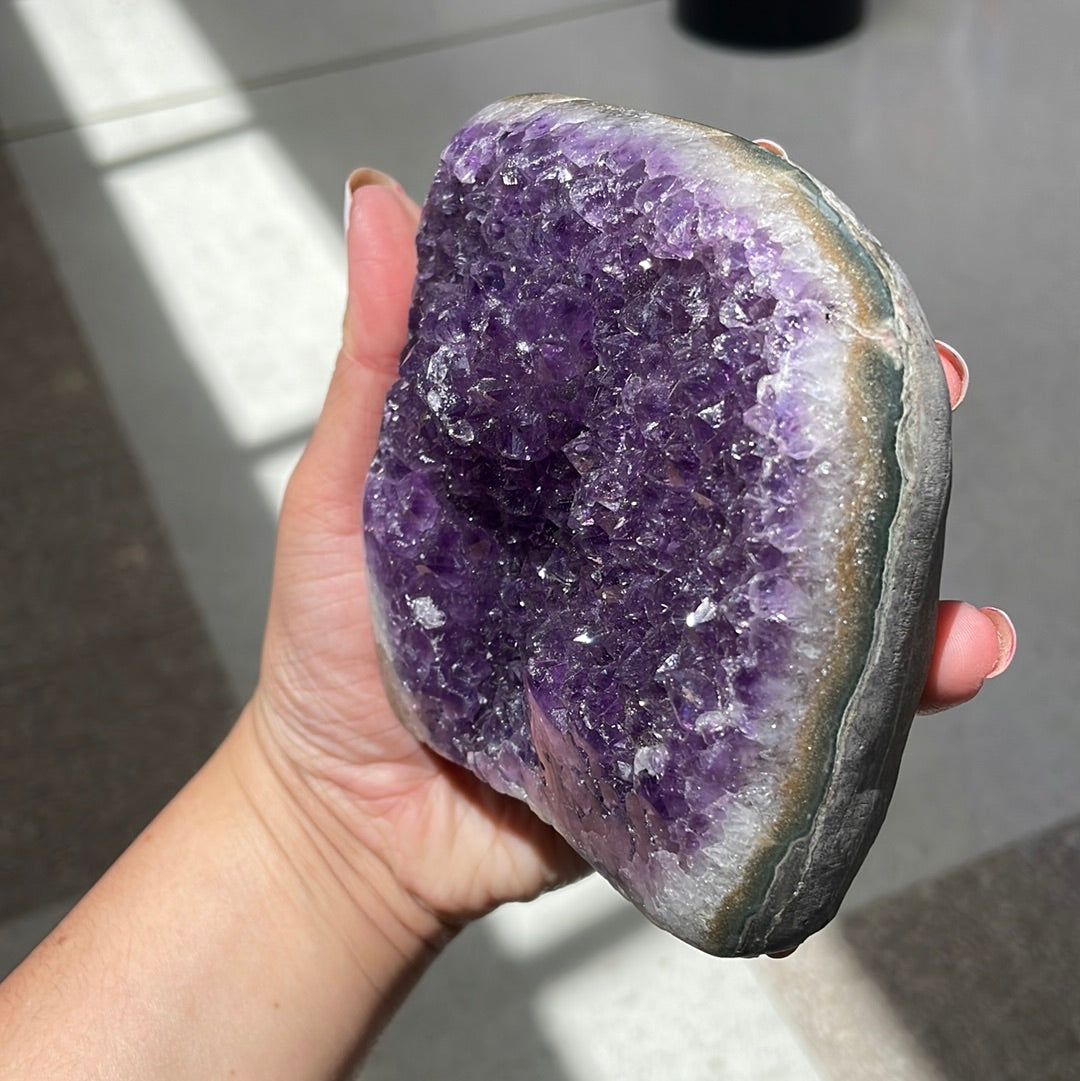 Large amethyst standing piece - Rivendell Shop