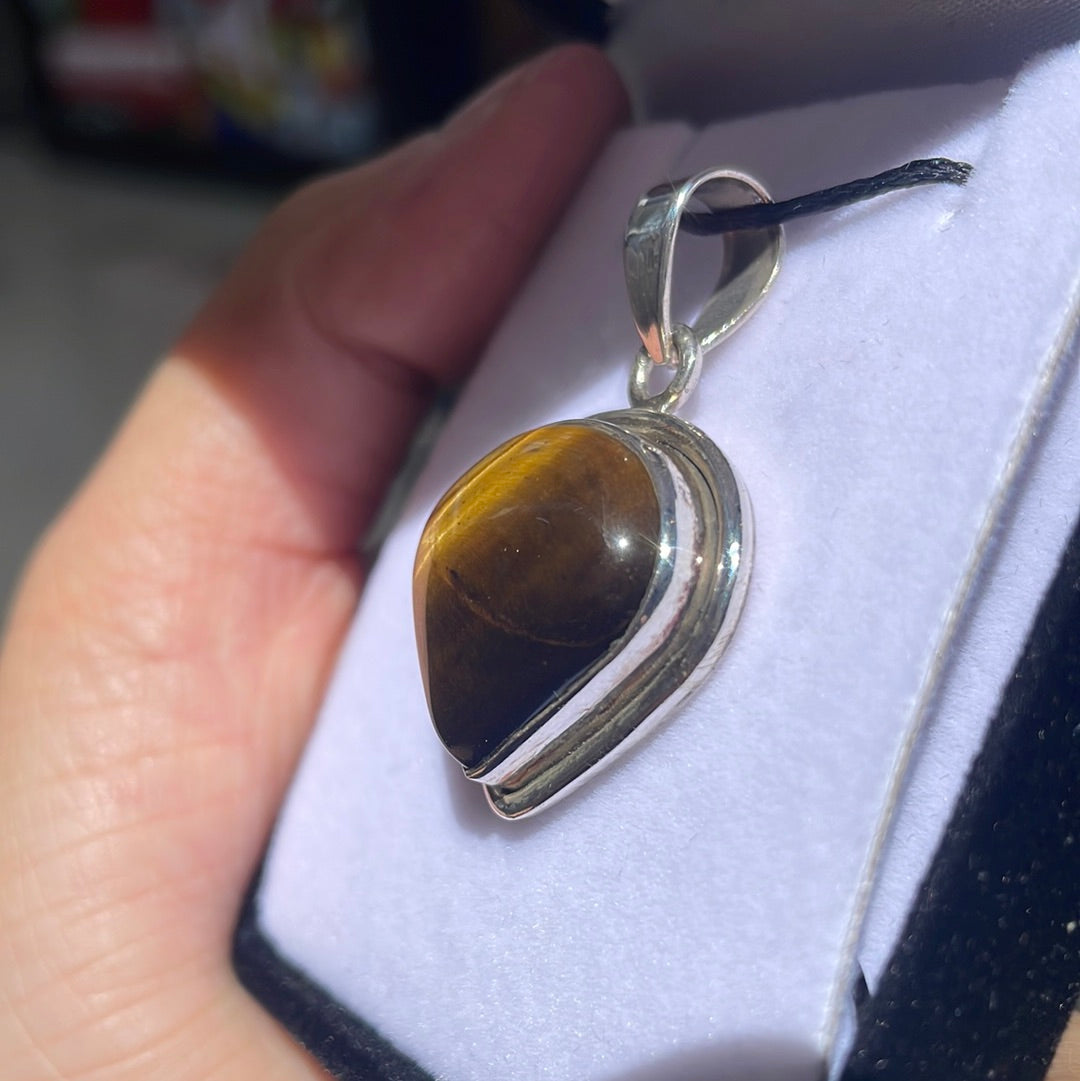 Tiger’s eye sterling silver pendant - Rivendell Shop