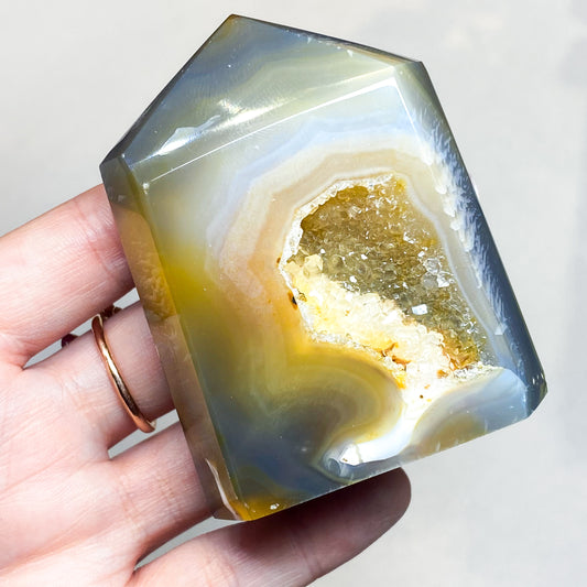 Standing Agate piece - Rivendell Shop